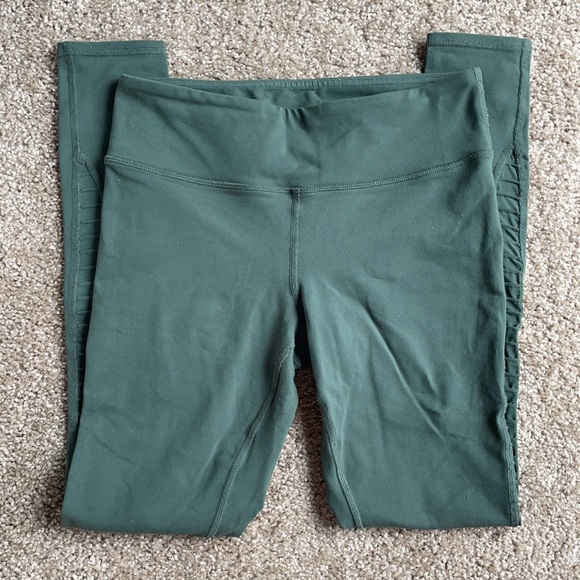 SOLD Alo Yoga Luminous Leggings, Green, Size Small - Picture 5 of 9